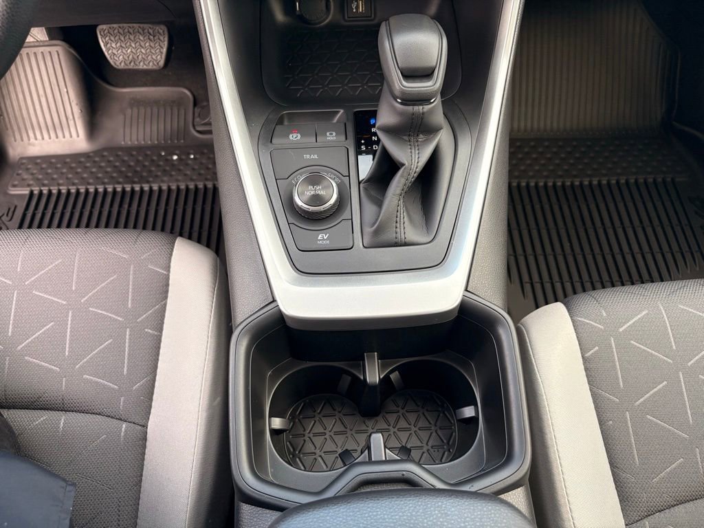 Used 2025 Toyota RAV4 XLE image 20