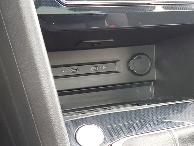 Used 2025 Volkswagen Taos SE image 28