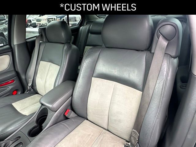 Used 2005 Pontiac Bonneville GXP image 2