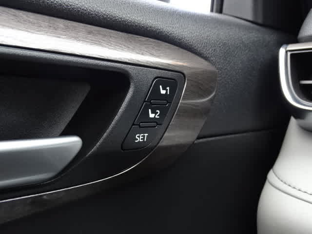 Used 2023 Toyota Highlander Limited FWD image 39