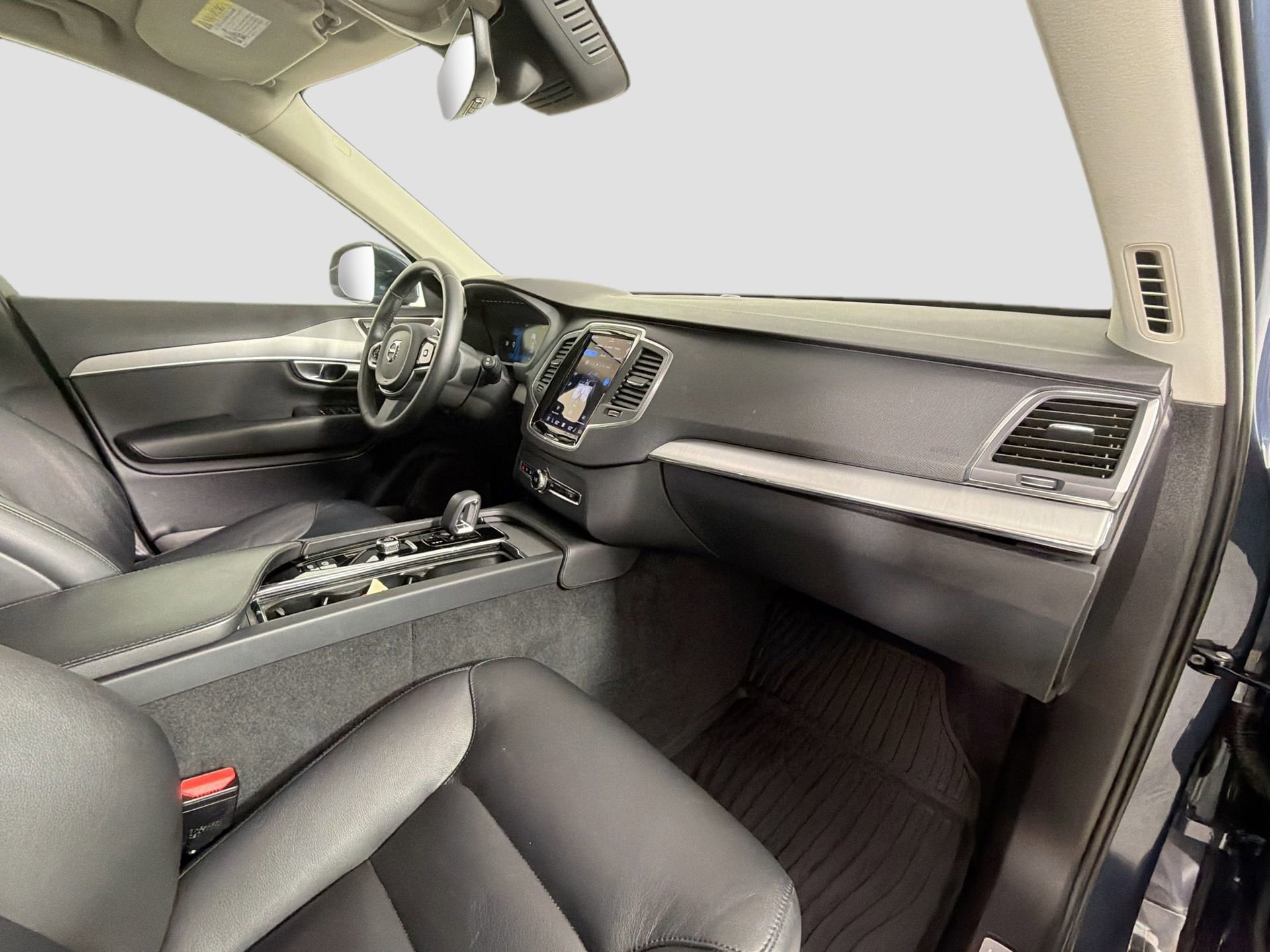 Certified 2023 Volvo XC90 B5 Core w/ Protection Package Premier AWD/4WD image 31