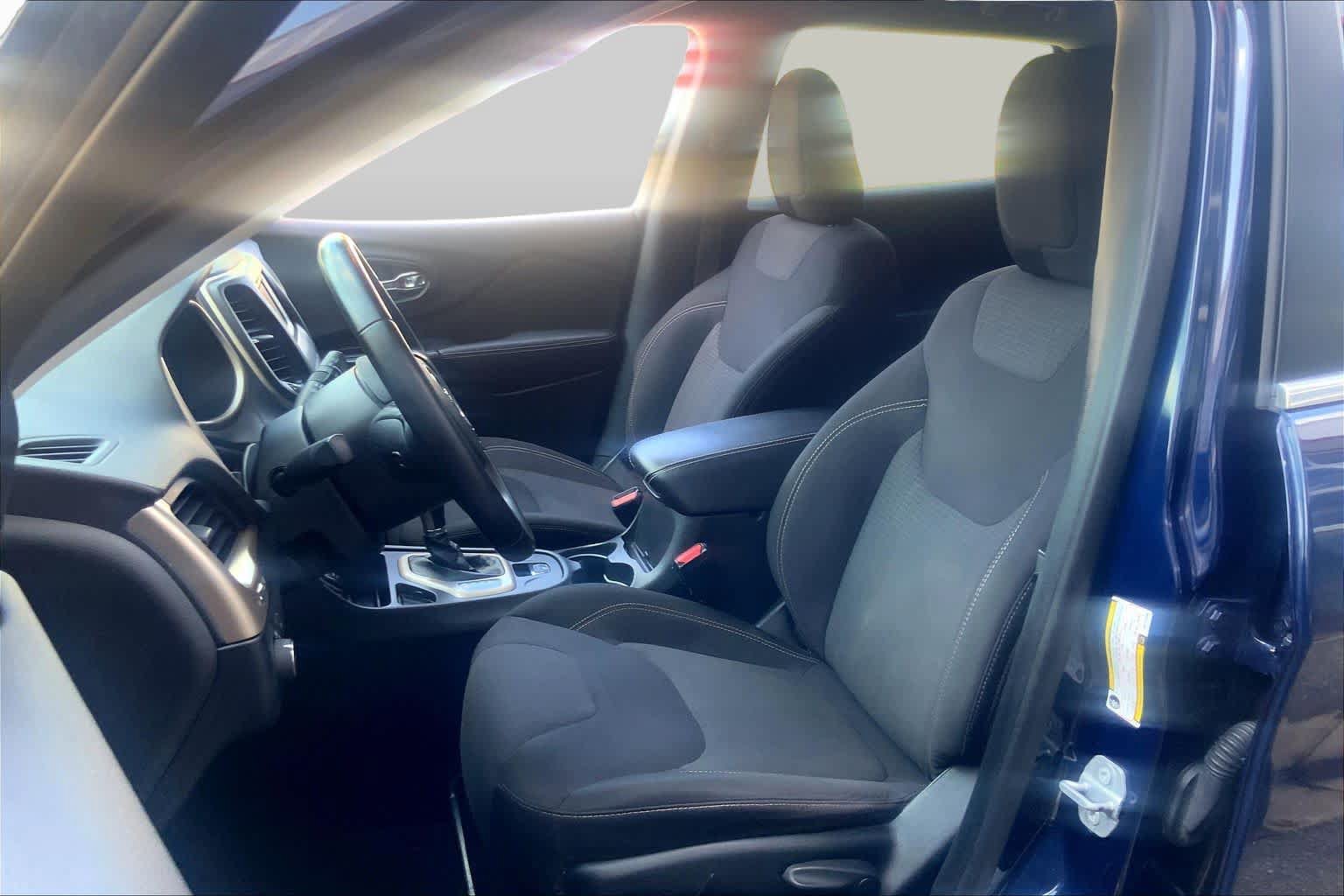 Used 2015 Jeep Cherokee Latitude FWD image 8