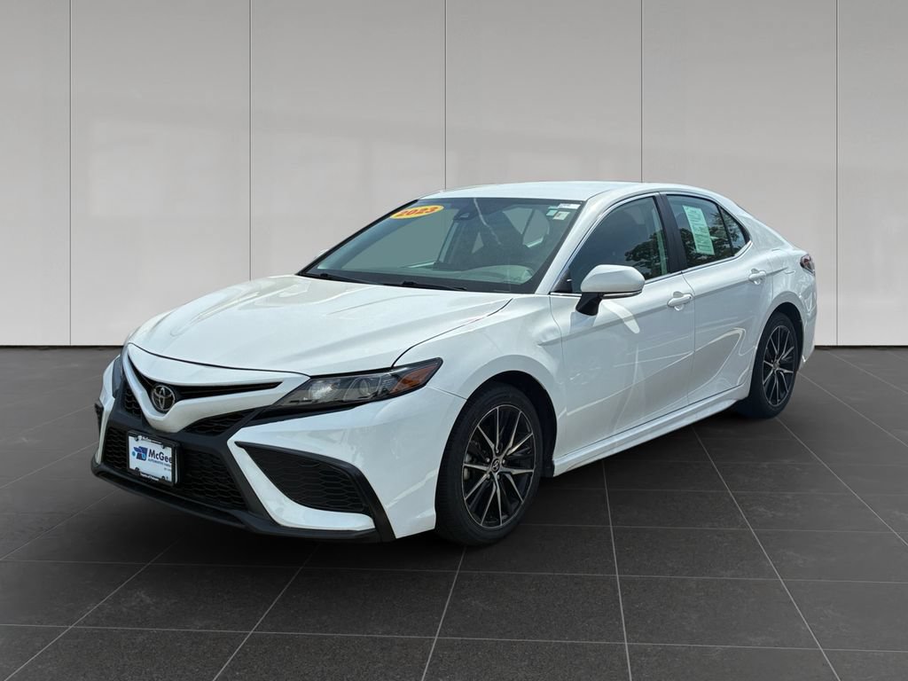 Used 2023 Toyota Camry SE FWD image 1