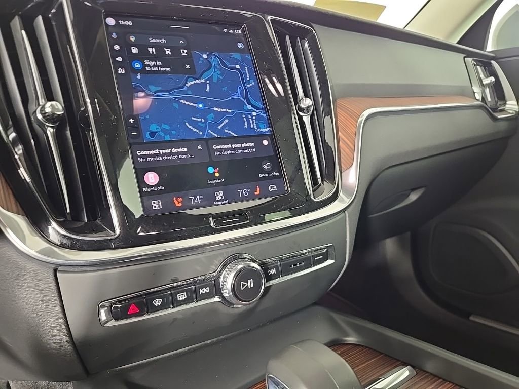 Certified 2025 Volvo V60 B5 Cross Country Plus image 22