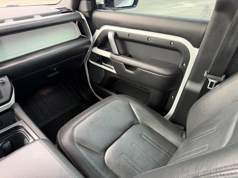 Used 2022 Land Rover Defender 110 X-Dynamic HSE AWD/4WD image 19