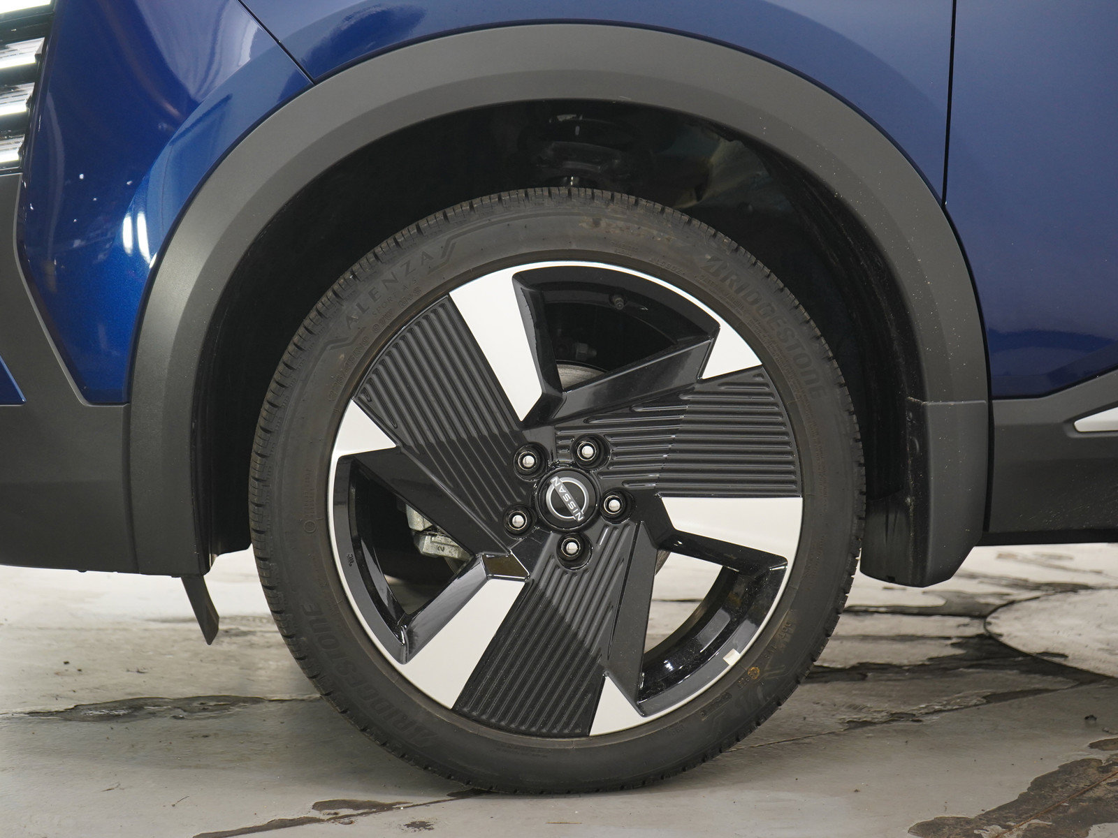 Used 2025 Nissan Kicks SR AWD/4WD image 29