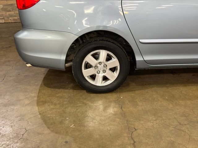 Used 2010 Toyota Sienna LE FWD image 5