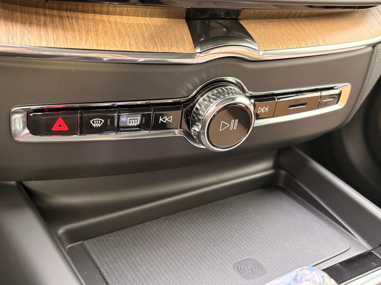 New 2026 Volvo XC60 B5 Core w/ Climate Package image 19