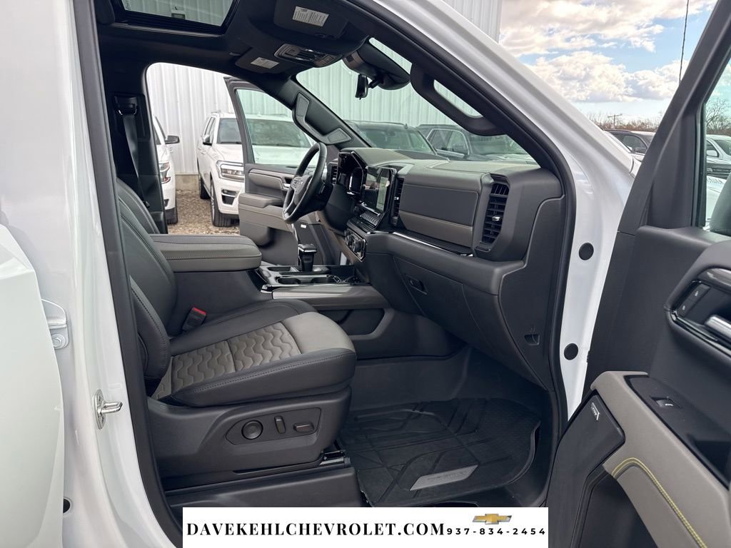 Used 2025 Chevrolet Silverado 1500 ZR2 w/ Technology Package image 27