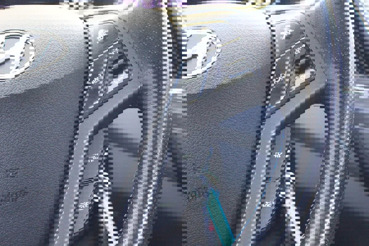 Used 2016 Hyundai Veloster Rally Edition image 23