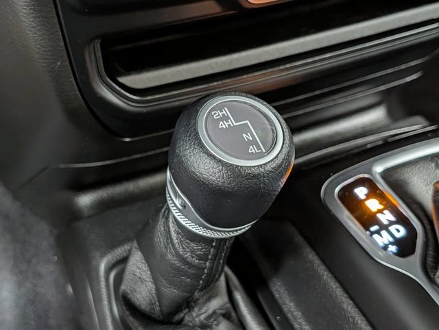 Used 2023 Jeep Gladiator Sport AWD/4WD image 25