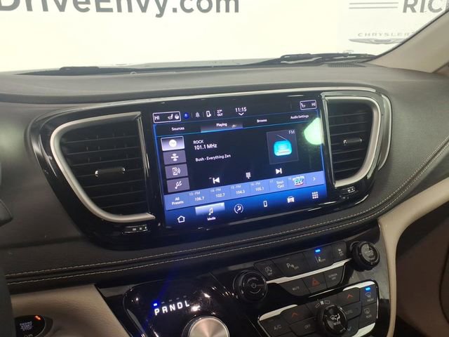 Used 2022 Chrysler Pacifica Touring-L image 20