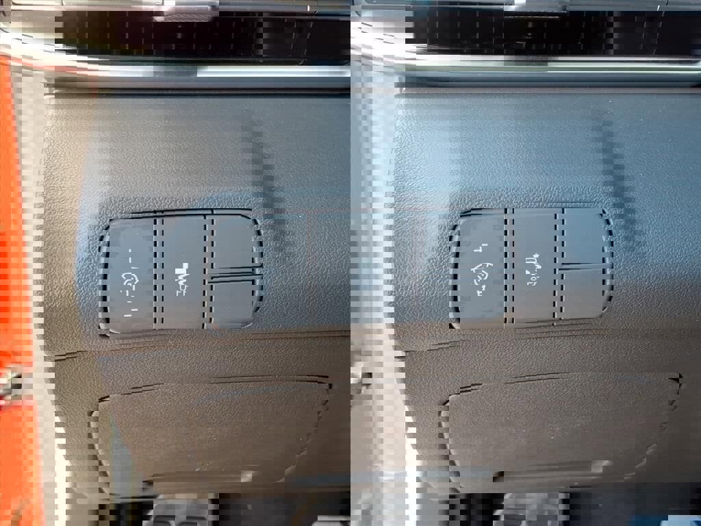 Certified 2025 Hyundai Elantra Sport image 13