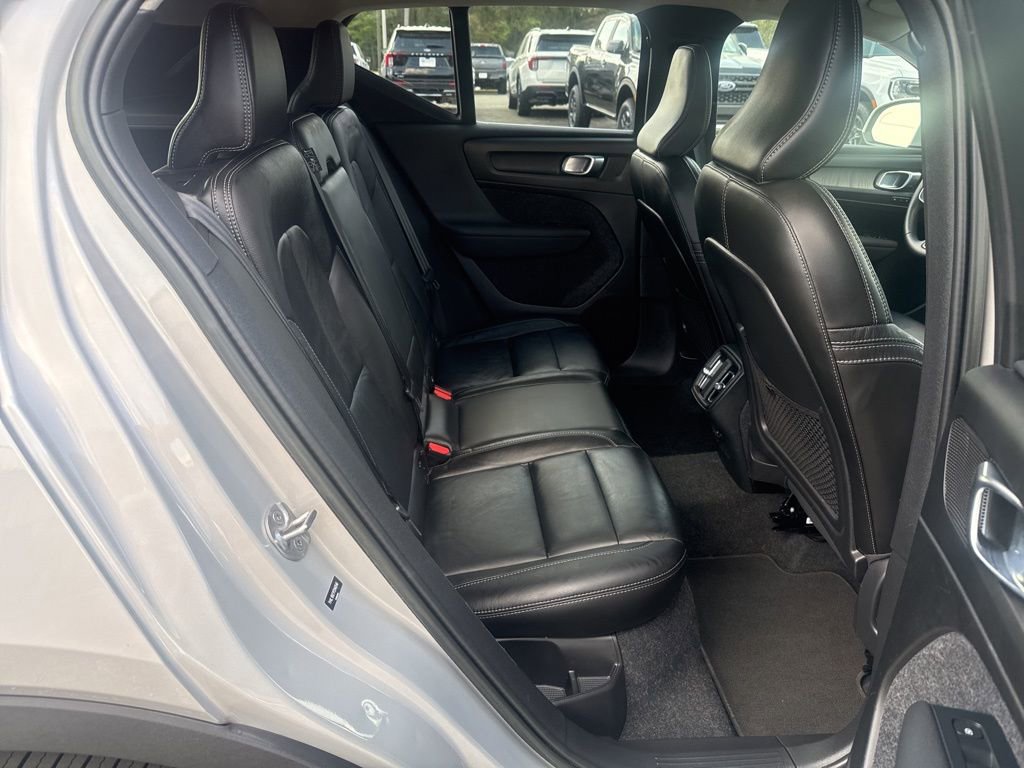Used 2023 Volvo XC40 B5 Plus AWD/4WD image 10