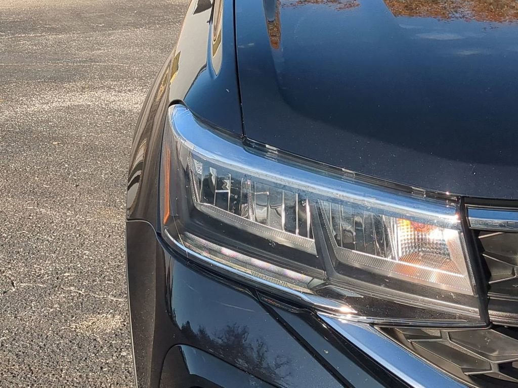 Used 2024 Volkswagen Taos SE image 11