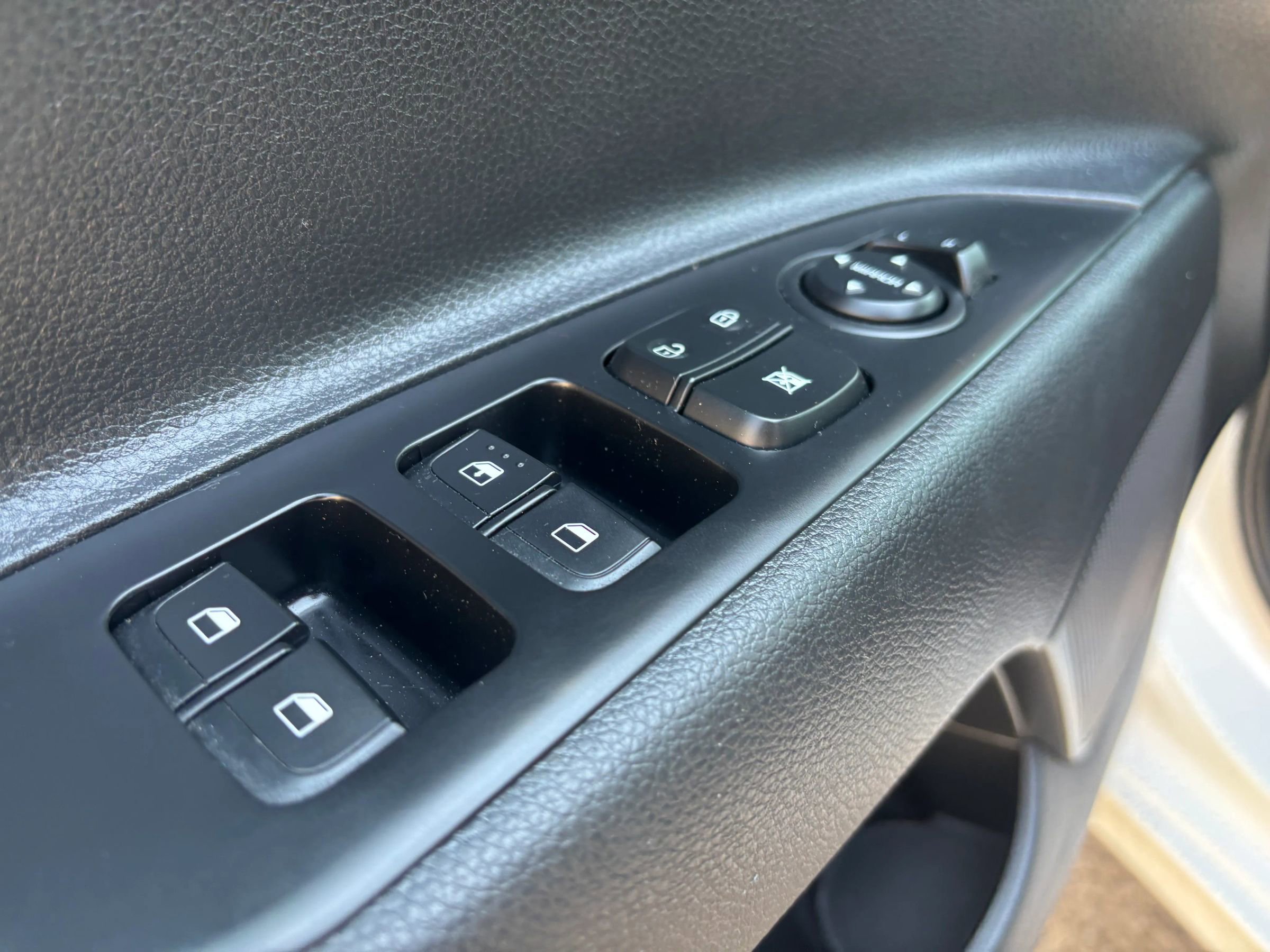 Used 2023 Kia Rio LX image 40