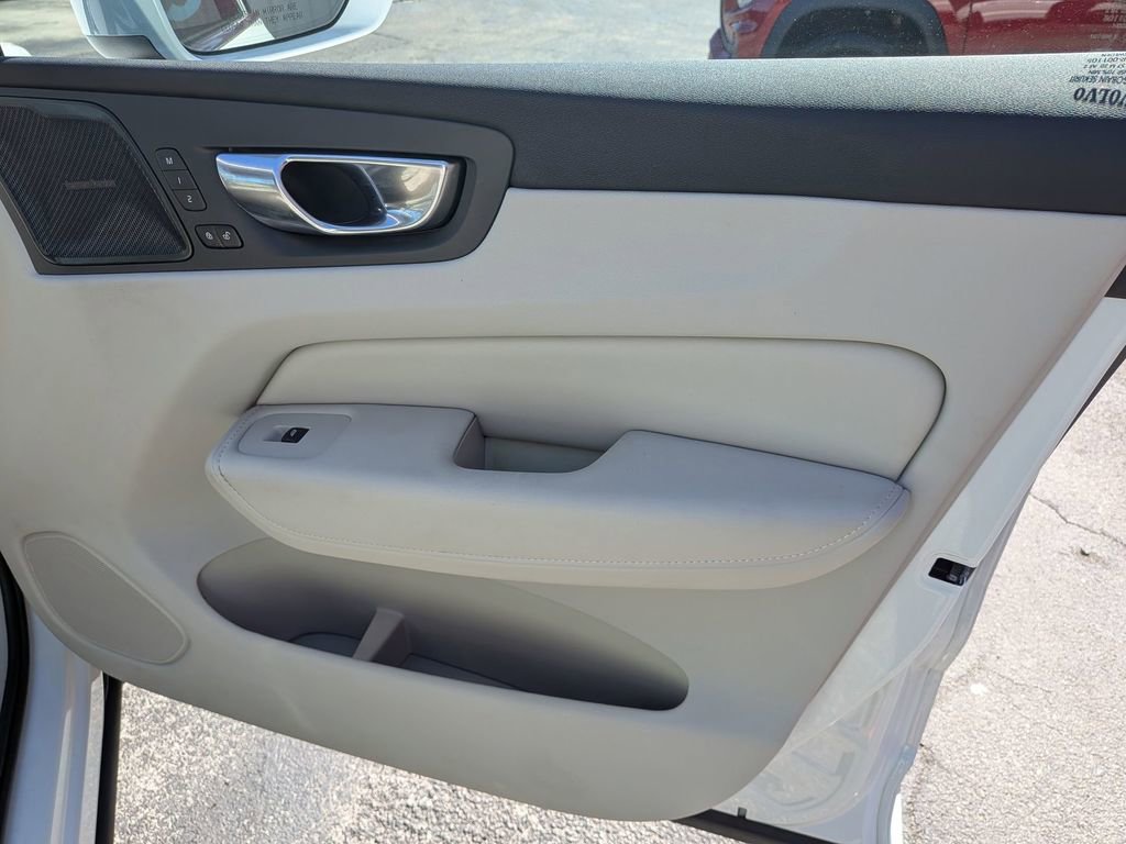 Used 2023 Volvo XC60 B6 Ultimate w/ Climate Package image 28
