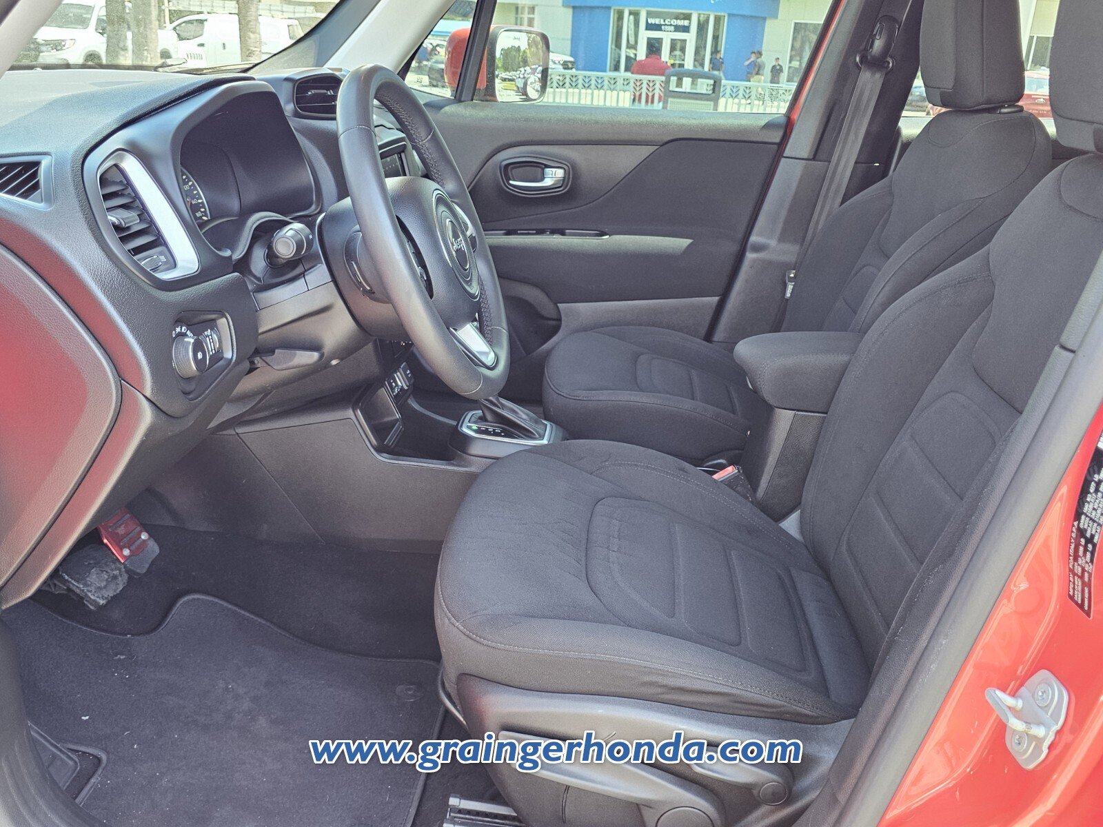 Used 2021 Jeep Renegade Latitude FWD image 10