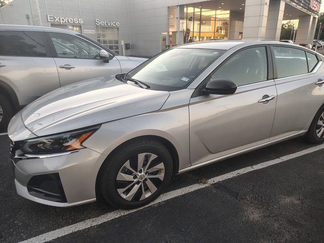 Used 2024 Nissan Altima 2.5 S FWD image 15