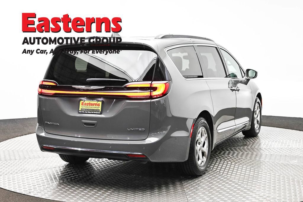 Used 2022 Chrysler Pacifica Limited FWD image 5