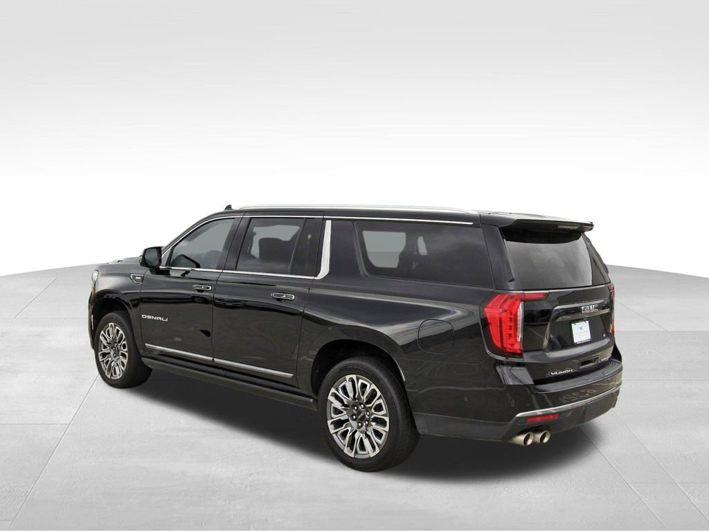 Used 2024 GMC Yukon XL Denali Ultimate image 3
