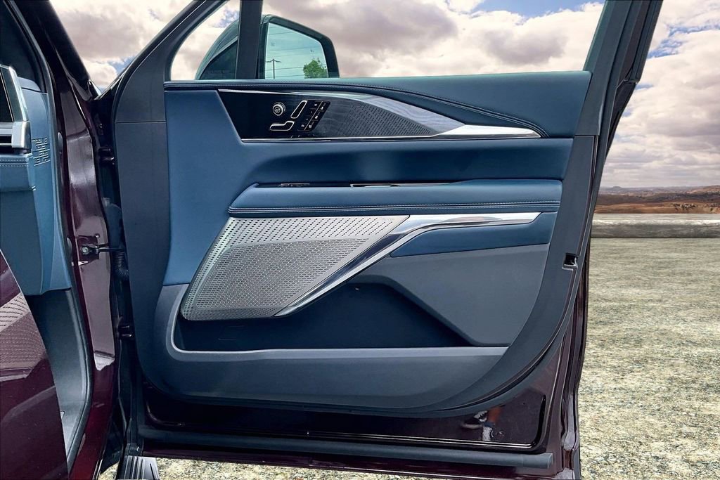 Certified 2025 Cadillac Escalade IQ Luxury 2 w/ LPO, Premium Carpet Package AWD/4WD image 29