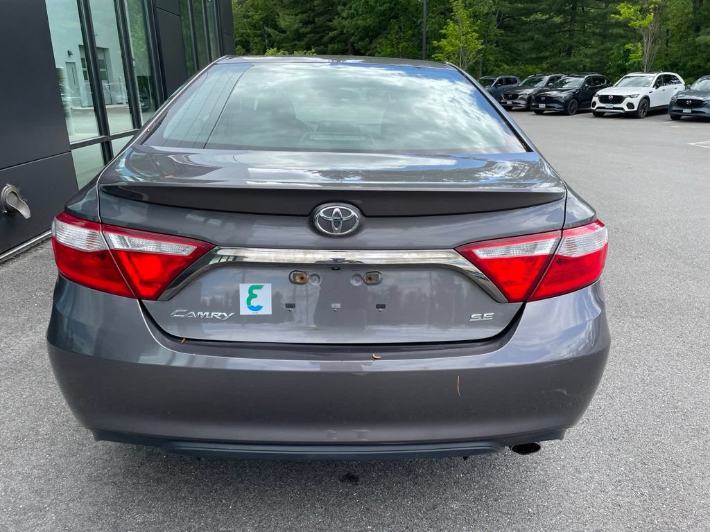 Used 2016 Toyota Camry SE w/ Moonroof Package FWD image 6