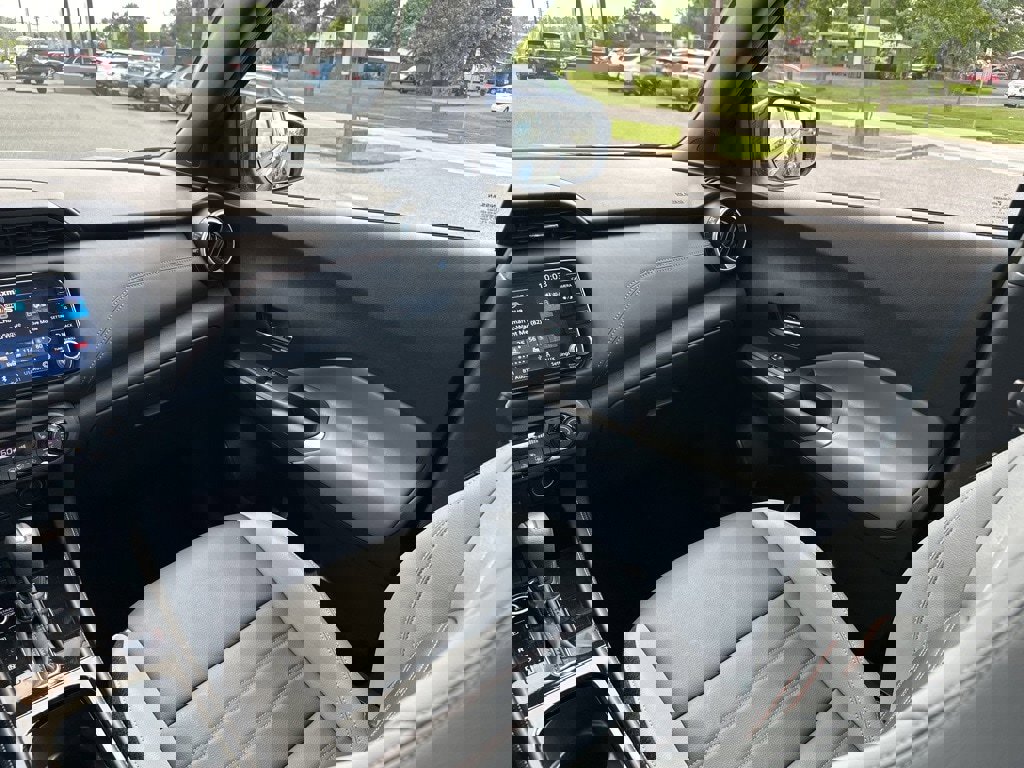 Used 2024 Nissan Kicks SR w/ SR Premium Package image 12