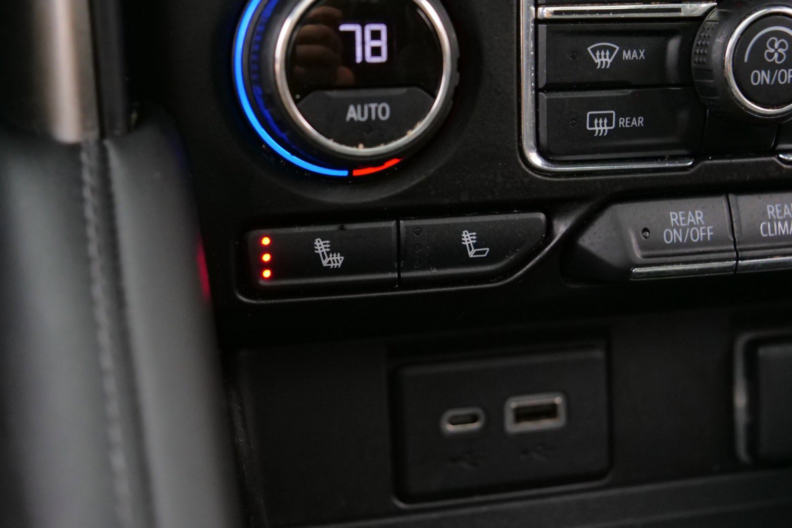 Used 2021 Chevrolet Suburban LT image 9