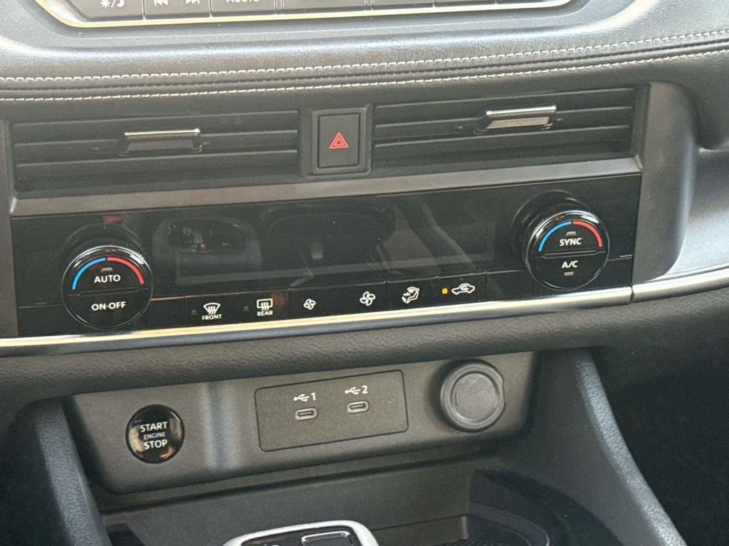 Used 2024 Nissan Rogue SV image 17