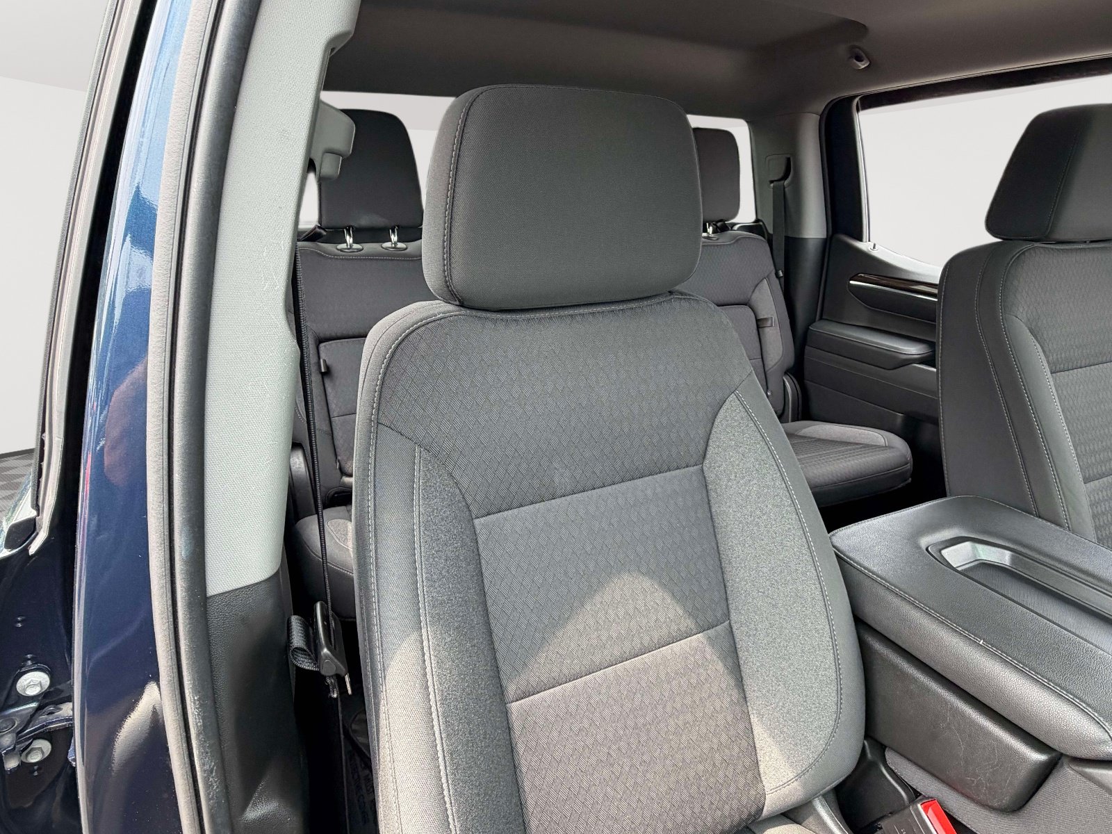 Used 2023 Chevrolet Silverado 1500 LT AWD/4WD image 29
