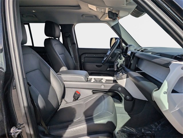 Used 2025 Land Rover Defender 130 S image 9