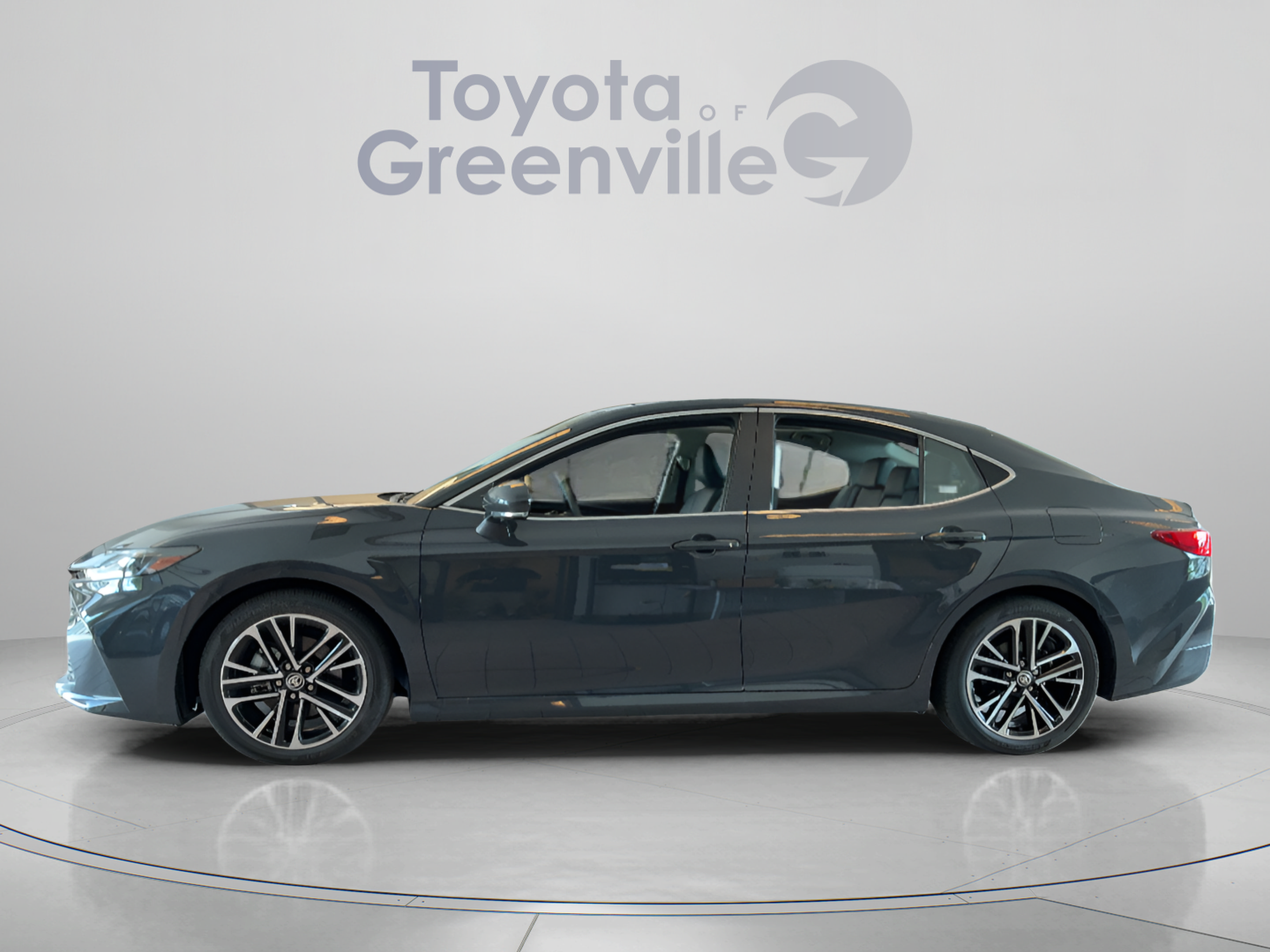 Used 2025 Toyota Camry XLE w/ Premium Plus Package FWD image 2