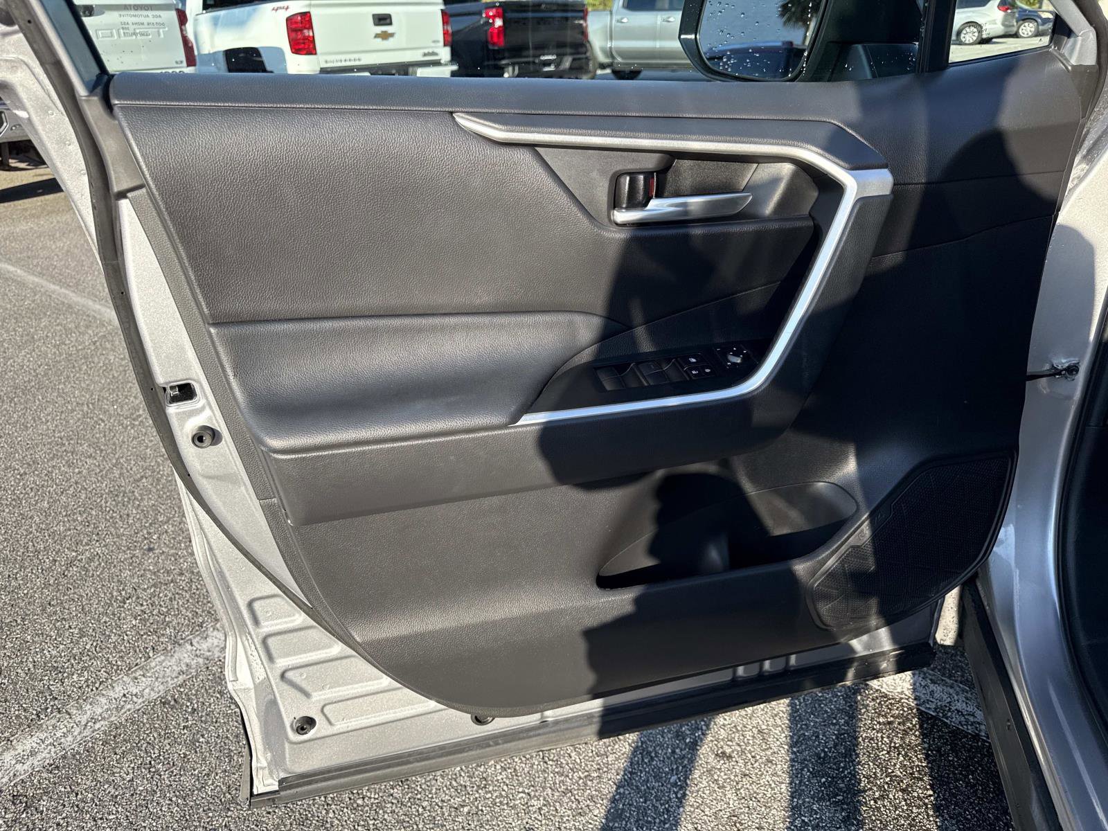 Used 2021 Toyota RAV4 XLE image 17