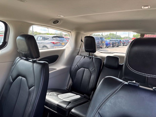 Used 2024 Chrysler Pacifica Touring-L FWD image 17