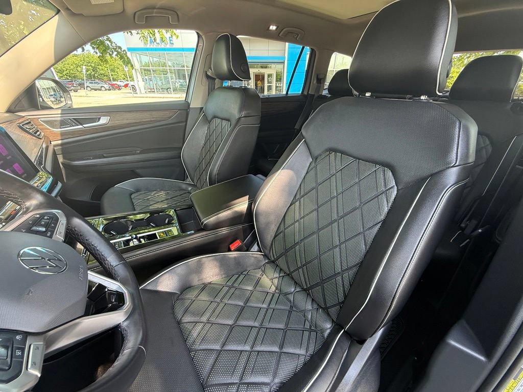 Used 2024 Volkswagen Atlas SEL Premium R-Line AWD/4WD image 24