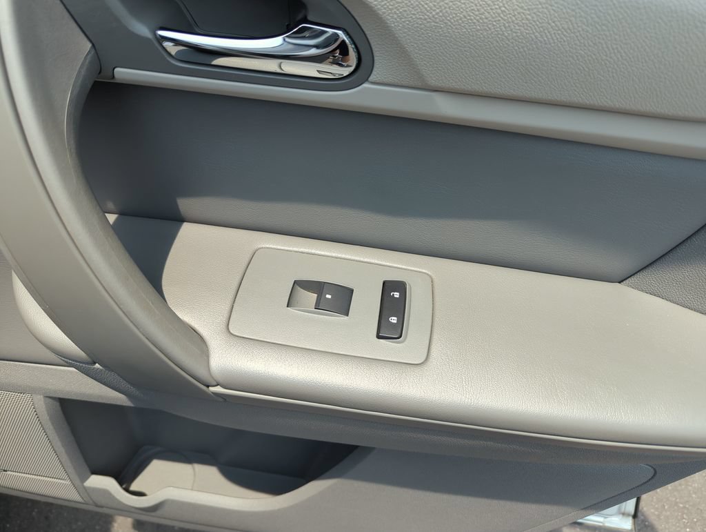 Used 2015 Chevrolet Traverse LT FWD image 35