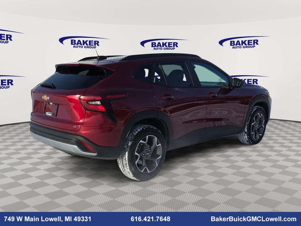Used 2025 Chevrolet Trax LT w/ LT Convenience Package image 5