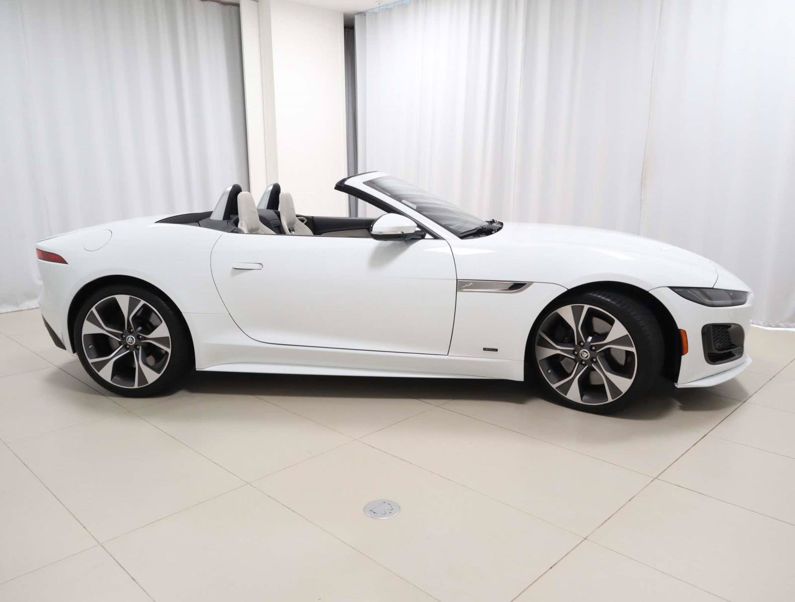Used 2024 Jaguar F-TYPE Convertible AWD image 6
