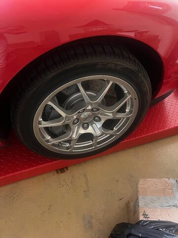 Used 2005 Ford GT RWD image 11