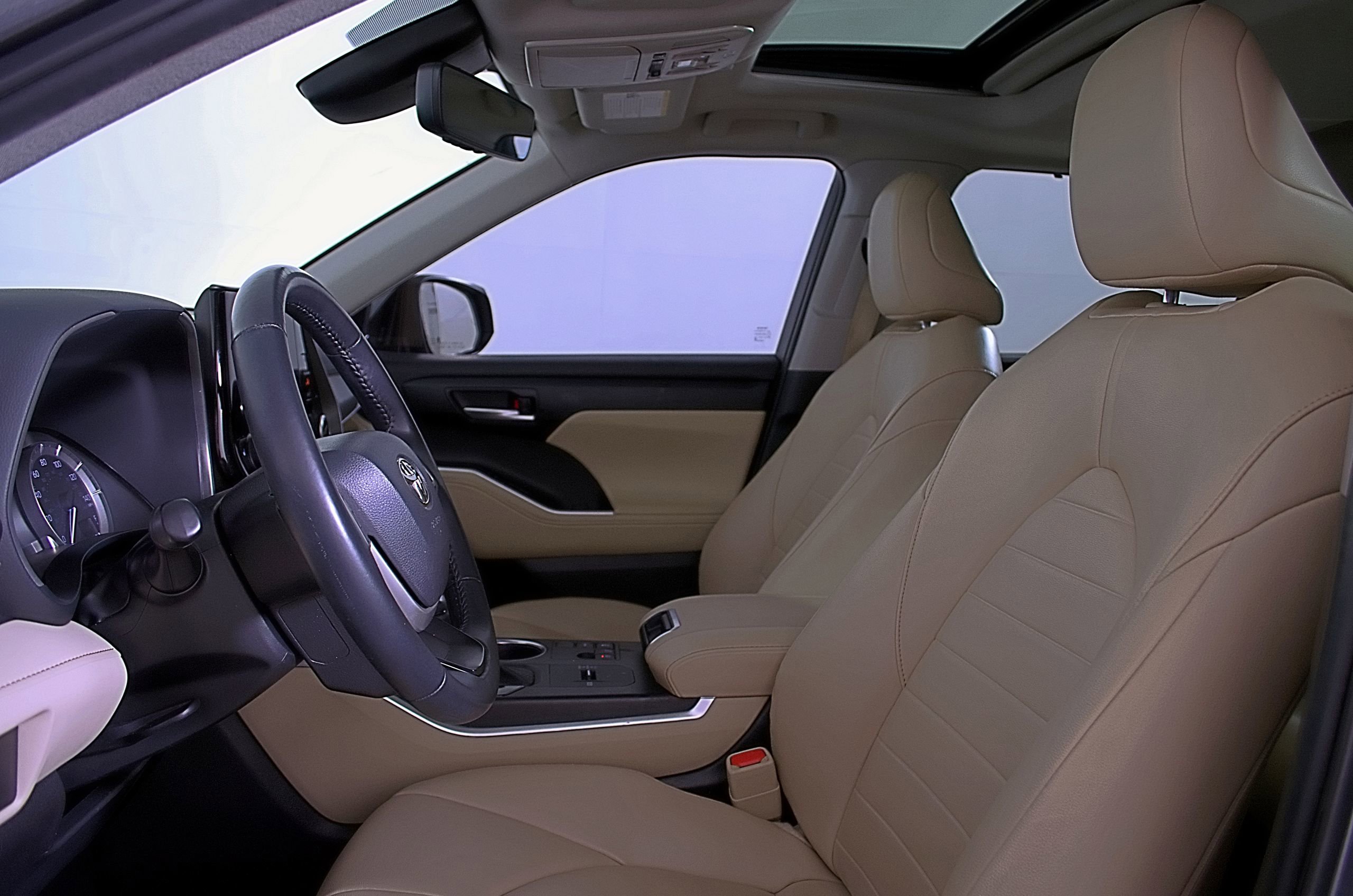 Used 2023 Toyota Highlander XLE image 23