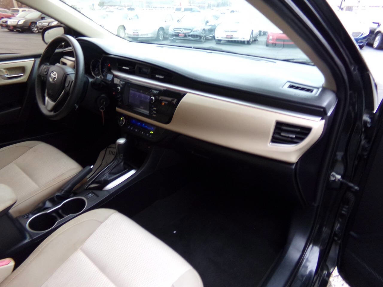 Used 2015 Toyota Corolla LE FWD image 44