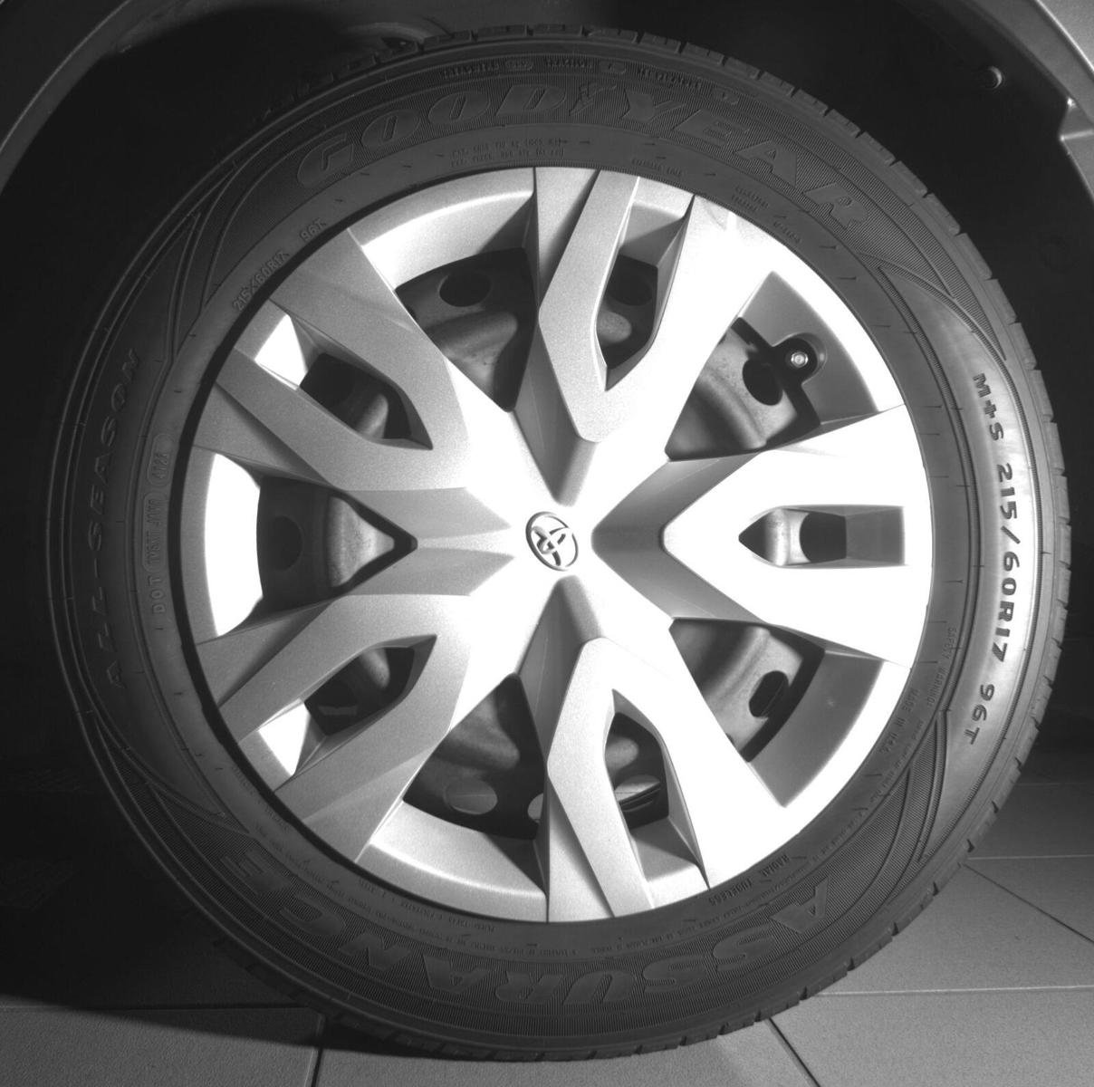 Used 2020 Toyota C-HR LE FWD image 9