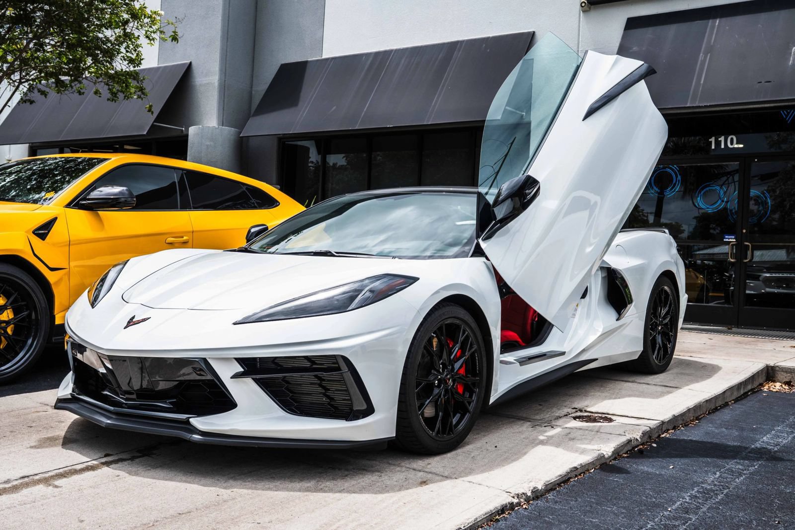 Used 2023 Chevrolet Corvette Stingray Premium Conv w/ Z51 Performance Package RWD image 2