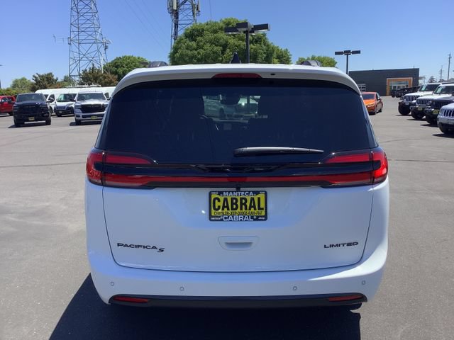 New 2027 Chrysler Pacifica Limited FWD image 29