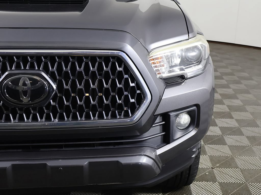 Used 2018 Toyota Tacoma TRD Sport AWD/4WD image 12