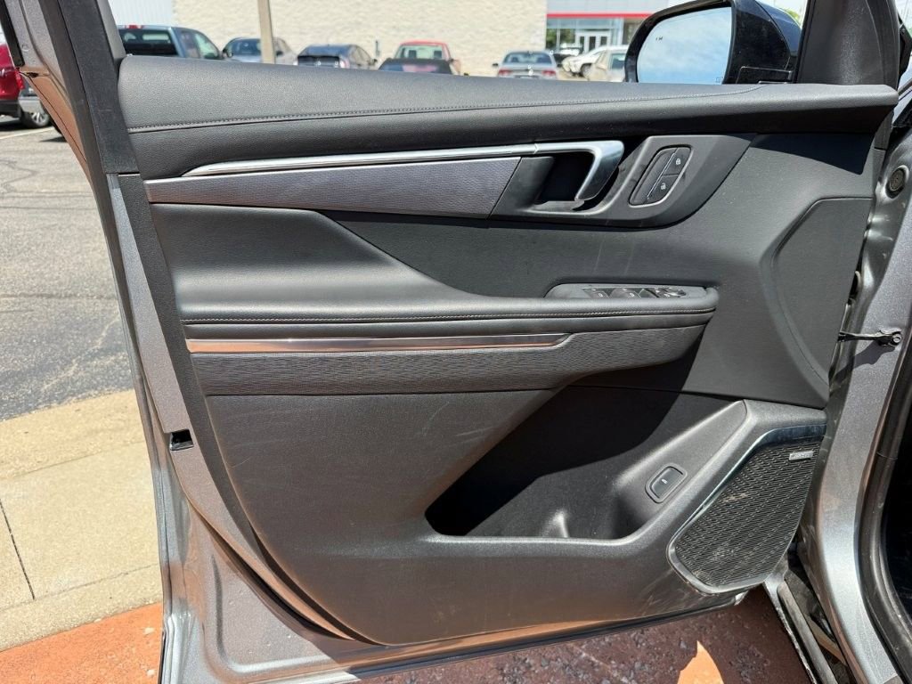 Used 2025 Buick Enclave Sport Touring FWD image 8