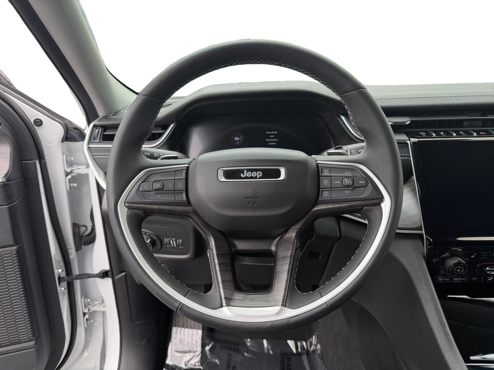 Used 2023 Jeep Grand Cherokee Limited w/ Luxury Tech Group II RWD image 12