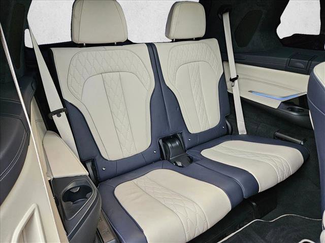 Used 2022 BMW X7 M50i w/ Dynamic Handling Package image 22