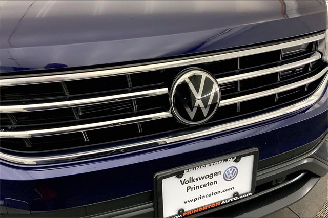 Used 2023 Volkswagen Tiguan SE w/ Panoramic Sunroof Package image 30